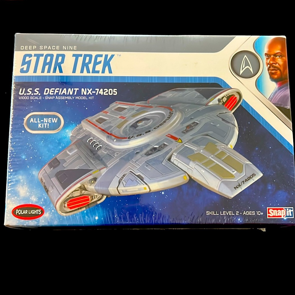 U.S.S. Defiant NX-74205 Model Kit